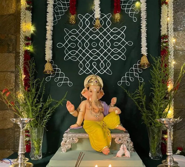 Decorative thrones for Ganpati