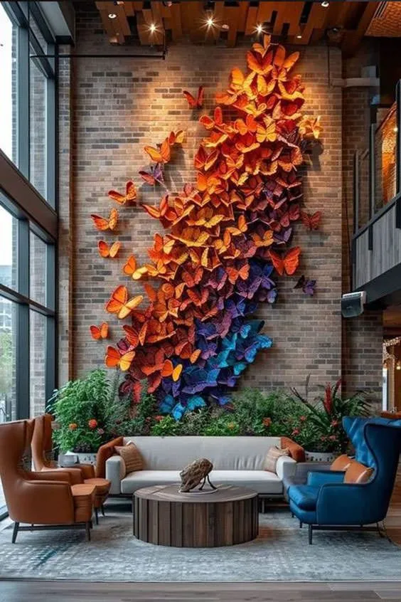 VASES & ARTWORK